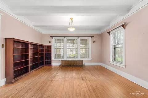 Living - 427 E Benton St, Aurora, IL 60505 photo 2 of 3