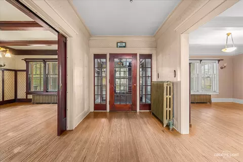 Entry Way - 427 E Benton St, Aurora, IL 60505 photo 2 of 5