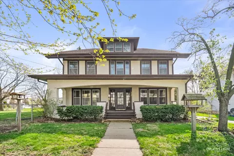 Exterior - 427 E Benton St, Aurora, IL 60505 photo 2 of 9