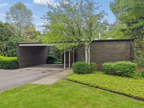 1575 Hawthorne Ln, Highland Park, IL 60035