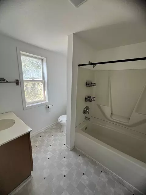Bath - 273 S 3rd Ave, Kankakee, IL 60901 photo 1 of 1