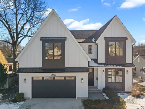 2009 Robincrest Ln, Glenview, IL 60025