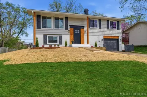 2 S067 Beaumont Ln, Lombard, IL 60148