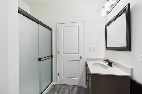 Bath - 606 Mchenry Ave, Mchenry, IL 60050 photo 1 of 4