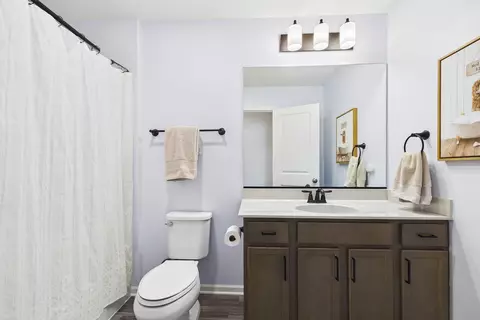 Bath - 606 Mchenry Ave, Mchenry, IL 60050 photo 4 of 4