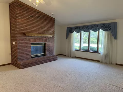 Living - 2800 Becker Dr, Peru, IL 61354 photo 2 of 5