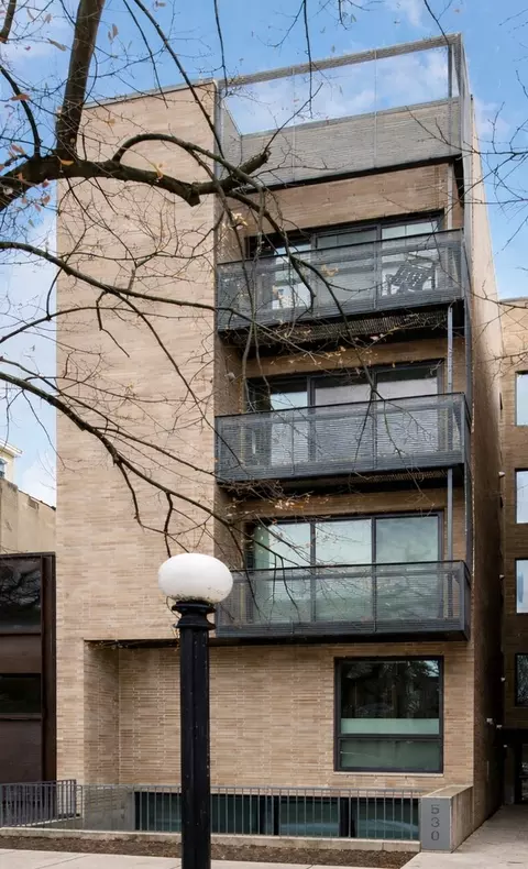 530 W Dickens Ave #401, Chicago, IL 60614