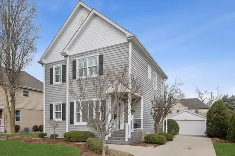 131 Indian Dr, Clarendon Hills, IL 60514