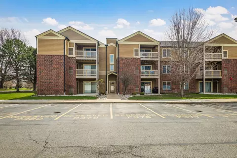 208 Glengarry Dr #301, Bloomingdale, IL 60108