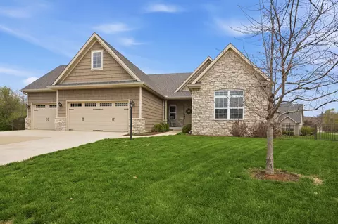 1204 Ashford Ct, Mahomet, IL 61853