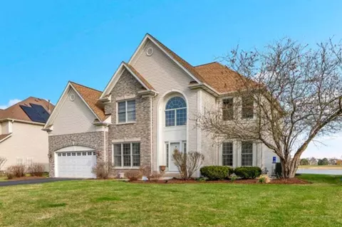 415 Mallard Point Dr, North Aurora, IL 60542