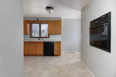 Kitchen - 701 E Buchanan St, Bloomington, IL 61701 photo 2 of 2