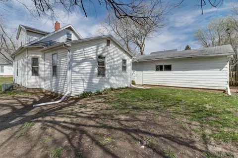 Exterior - 701 E Buchanan St, Bloomington, IL 61701 photo 2 of 7