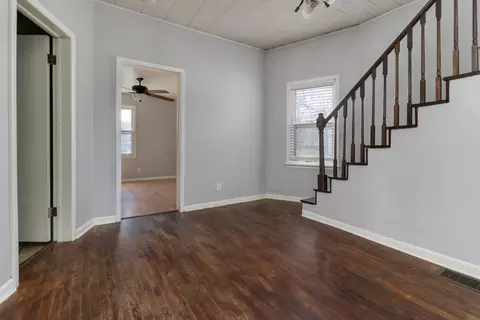 Entry Way - 701 E Buchanan St, Bloomington, IL 61701 photo 3 of 5
