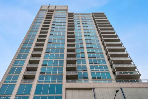 757 N Orleans St #2206, Chicago, IL 60654