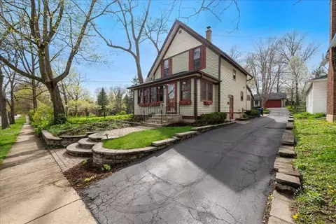 218 S 1st St, Geneva, IL 60134