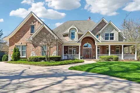 5730 Lee Ave, Downers Grove, IL 60516