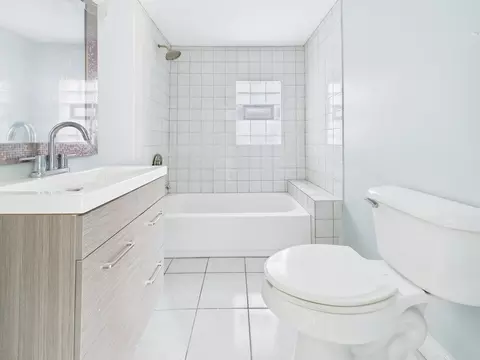 Bath - 7122 S Champlain Ave, Chicago, IL 60619 photo 2 of 2