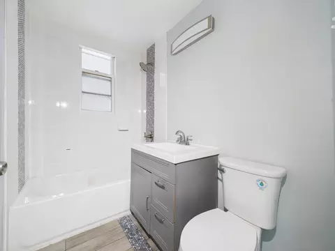 Bath - 7122 S Champlain Ave, Chicago, IL 60619 photo 1 of 2