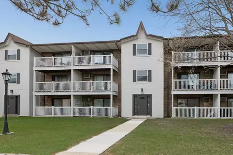 125 Gregory St #4, Aurora, IL 60504