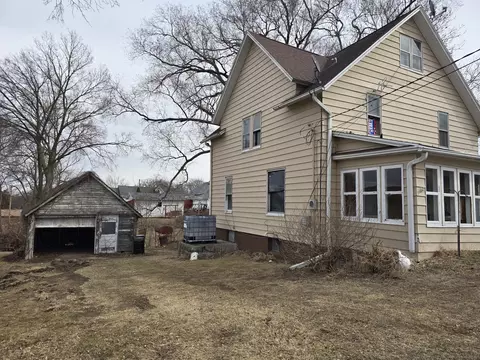 302 N Bluff St, Albany, IL 61230