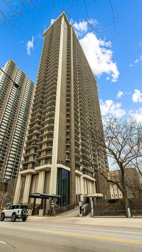 6007 N Sheridan Rd #34G, Chicago, IL 60660