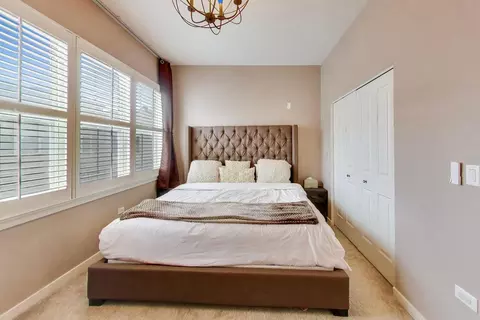 Bedroom - 49 E 23rd St, Chicago, IL 60616 photo 1 of 5