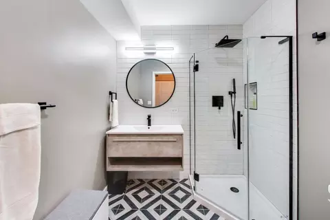 Bath - 49 E 23rd St, Chicago, IL 60616 photo 1 of 3