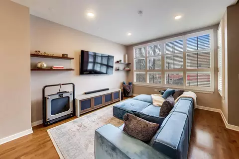 Living - 49 E 23rd St, Chicago, IL 60616 photo 3 of 3