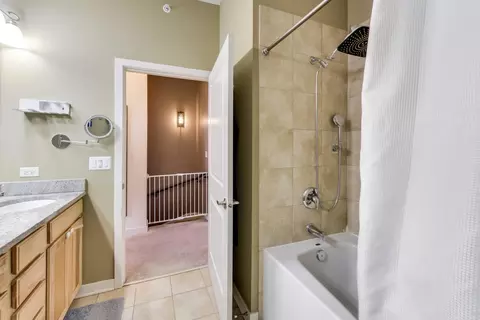 Bath - 49 E 23rd St, Chicago, IL 60616 photo 3 of 3
