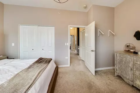 Bedroom - 49 E 23rd St, Chicago, IL 60616 photo 3 of 5