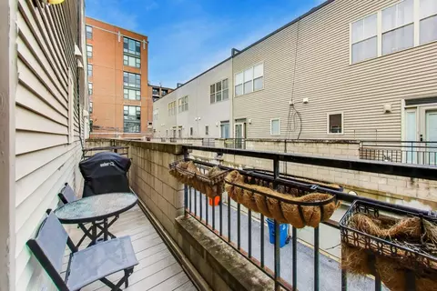 Exterior - 49 E 23rd St, Chicago, IL 60616 photo 2 of 4