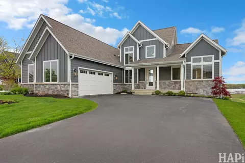 40561 N North Newport Dr, Antioch, IL 60002