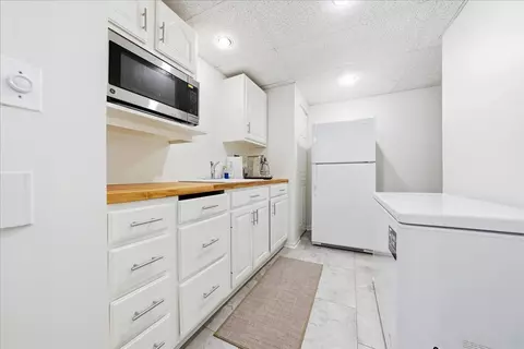 Kitchen - 334 E Mckenna Ct, Elmhurst, IL 60126 photo 5 of 5