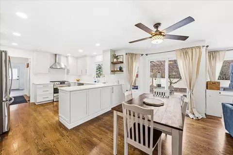 Kitchen - 334 E Mckenna Ct, Elmhurst, IL 60126 photo 1 of 5