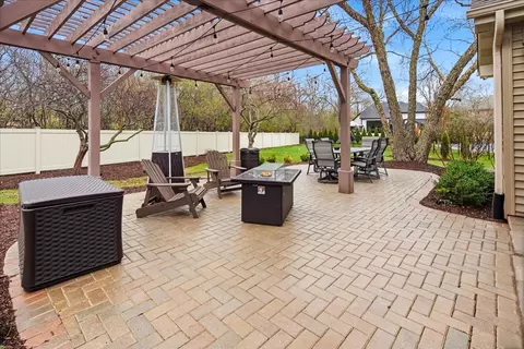 Exterior - 334 E Mckenna Ct, Elmhurst, IL 60126 photo 2 of 4