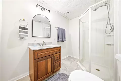 Bath - 334 E Mckenna Ct, Elmhurst, IL 60126 photo 7 of 7