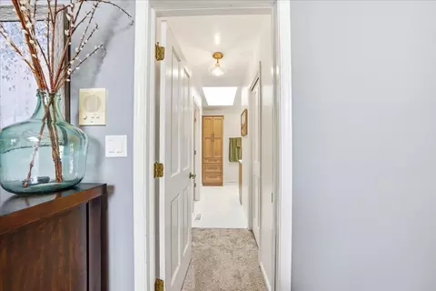 Entry Way - 334 E Mckenna Ct, Elmhurst, IL 60126 photo 4 of 4