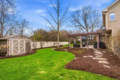 Exterior - 334 E Mckenna Ct, Elmhurst, IL 60126 photo 3 of 4