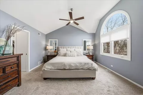 Bedroom - 334 E Mckenna Ct, Elmhurst, IL 60126 photo 4 of 4