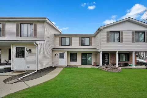 1007 Cleveland Ct, Vernon Hills, IL 60061