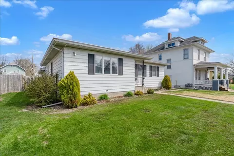 Exterior - 1413 30th Ave, Moline, IL 61265 photo 3 of 3