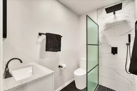 Bath - 1413 30th Ave, Moline, IL 61265 photo 1 of 7