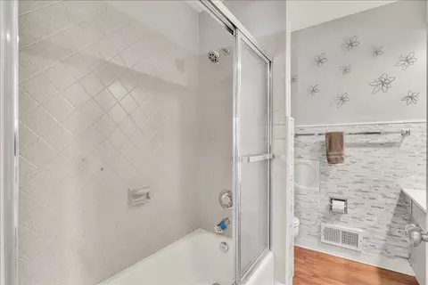 Bath - 1413 30th Ave, Moline, IL 61265 photo 6 of 7
