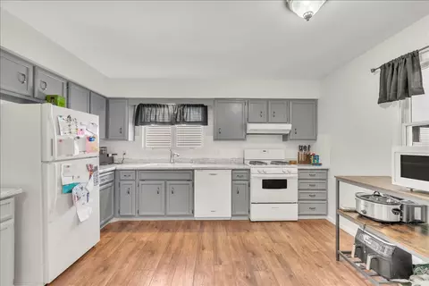 Kitchen - 1413 30th Ave, Moline, IL 61265 photo 1 of 3