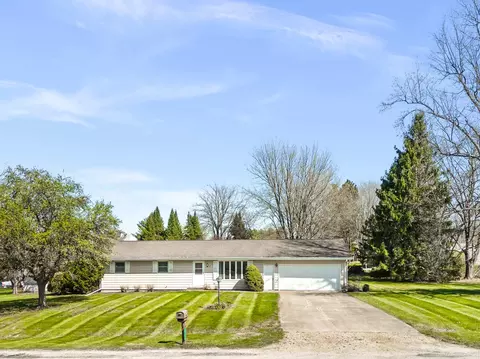 14735 Lunar Dr, Bloomington, IL 61705