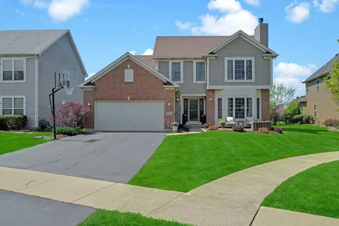 Exterior - 122 Fieldcrest Dr, Bartlett, IL 60103 photo 2 of 9