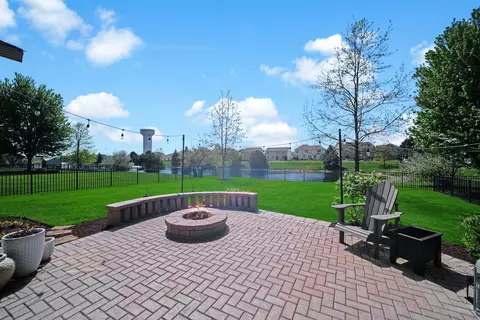 Exterior - 122 Fieldcrest Dr, Bartlett, IL 60103 photo 7 of 9