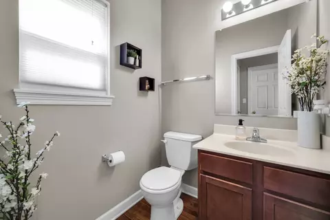 Bath - 122 Fieldcrest Dr, Bartlett, IL 60103 photo 1 of 4