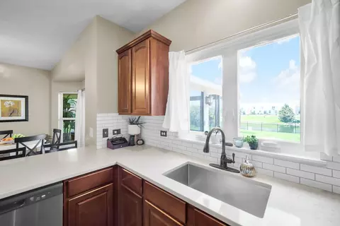 Kitchen - 122 Fieldcrest Dr, Bartlett, IL 60103 photo 3 of 4